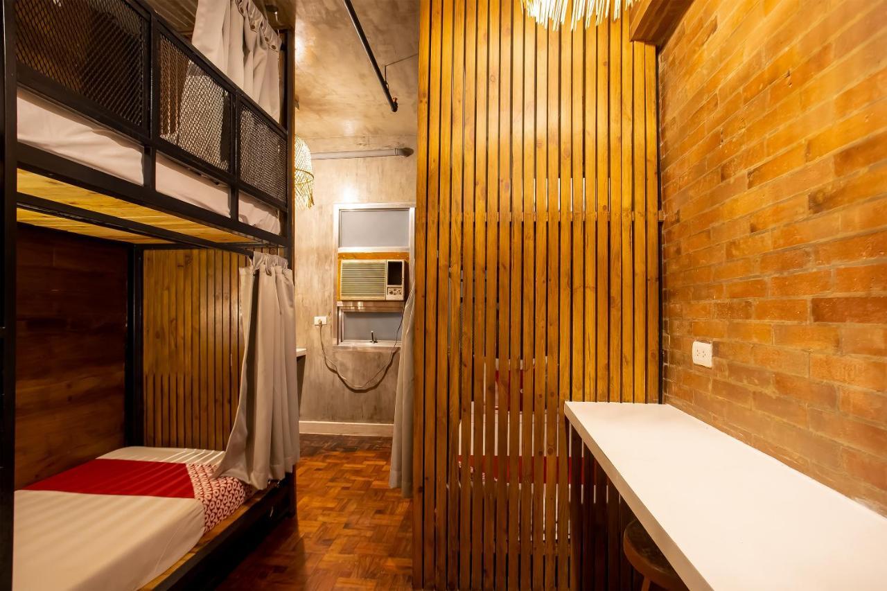 Oyo 821 Connector Hostel Makati City Extérieur photo