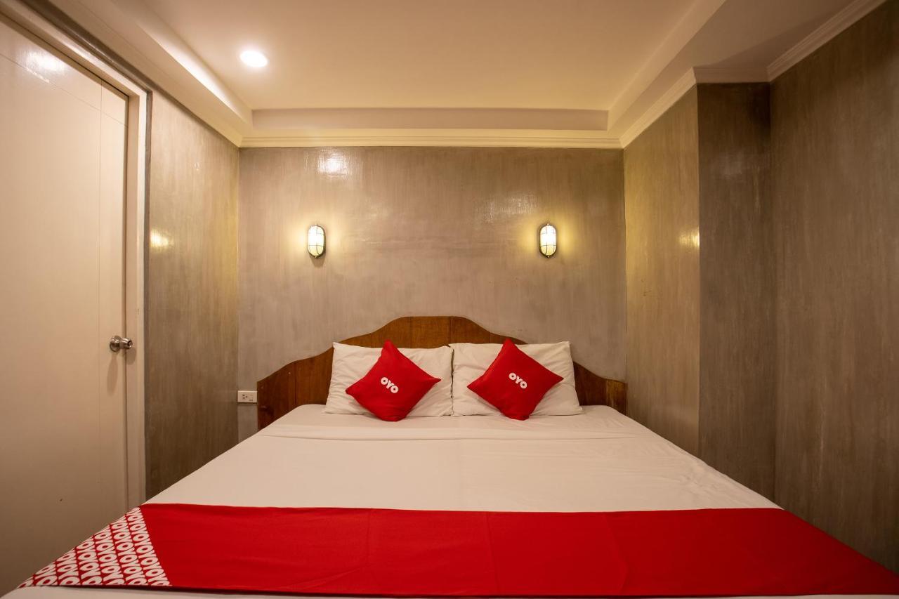 Oyo 821 Connector Hostel Makati City Extérieur photo