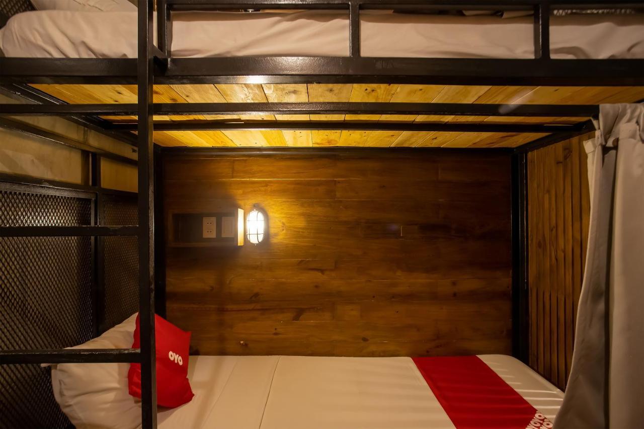 Oyo 821 Connector Hostel Makati City Extérieur photo