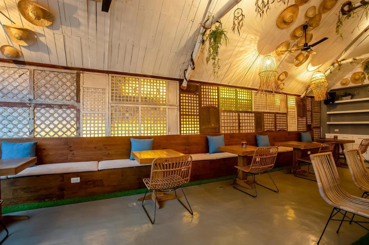 Oyo 821 Connector Hostel Makati City Extérieur photo