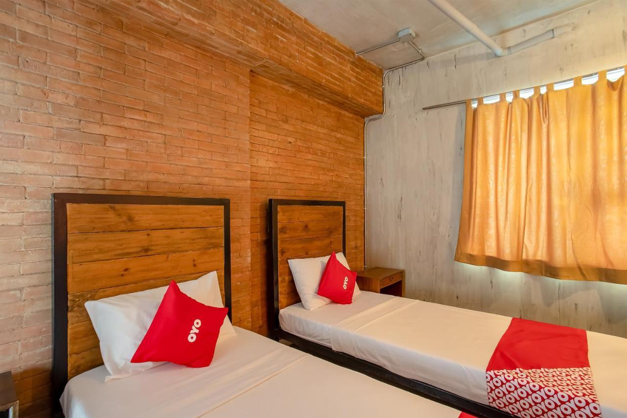 Oyo 821 Connector Hostel Makati City Extérieur photo