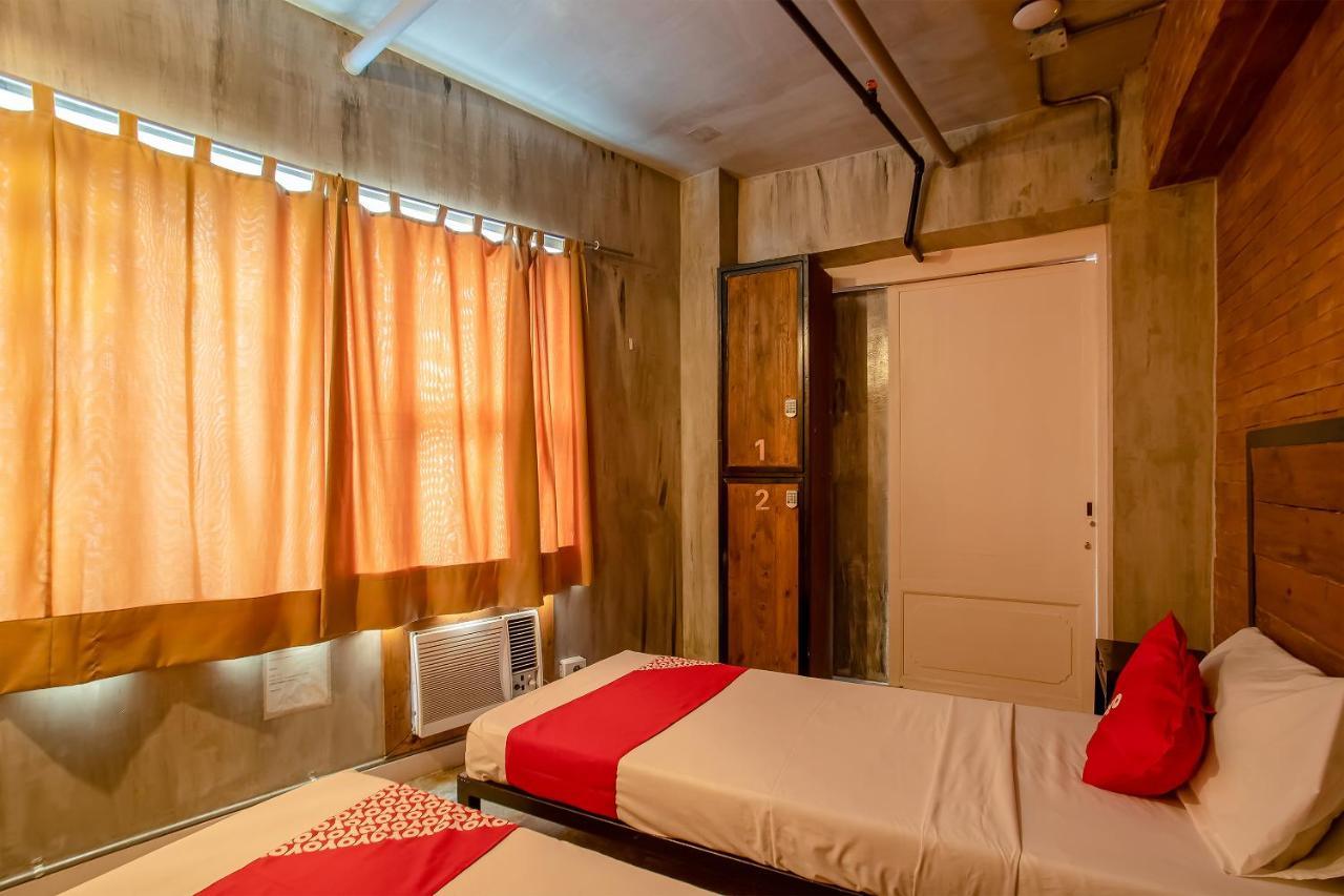 Oyo 821 Connector Hostel Makati City Extérieur photo