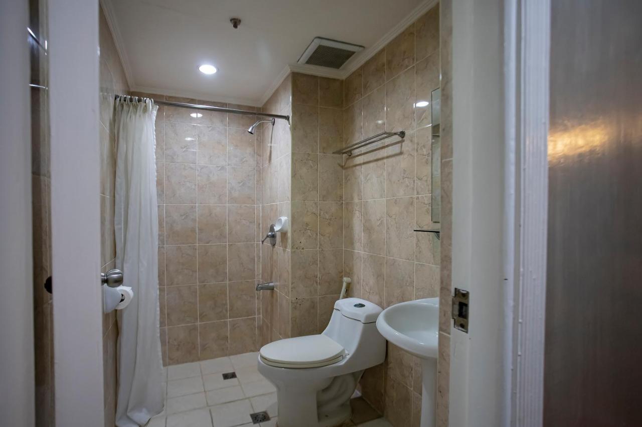 Oyo 821 Connector Hostel Makati City Extérieur photo