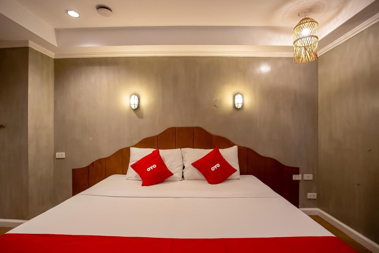 Oyo 821 Connector Hostel Makati City Extérieur photo