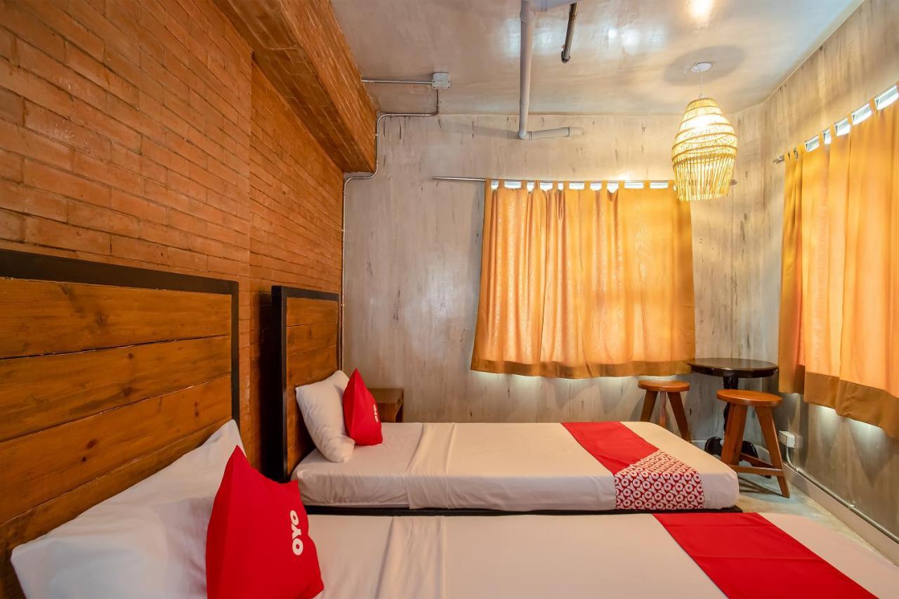 Oyo 821 Connector Hostel Makati City Extérieur photo