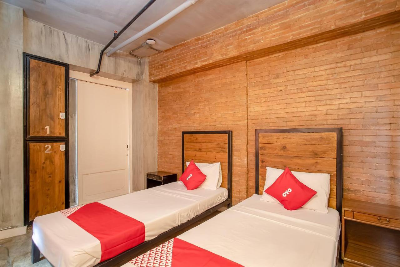 Oyo 821 Connector Hostel Makati City Extérieur photo